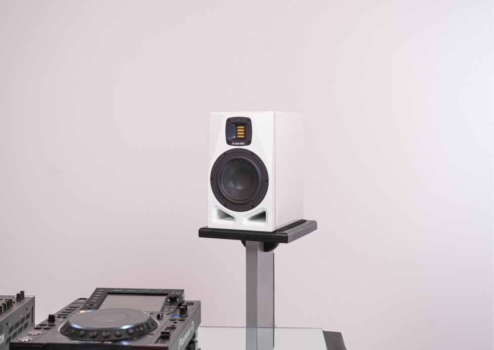 当店在庫してます！ ADAM AUDIO A4V ペア 【保証期間内 美品】 配信機器・PA機器・レコーディング機器